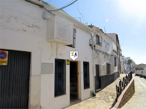 Situada en la animada ciudad de Martos, en la provincia de Jaén, Andalucía, España. Esta encantadora casita adosada de un dormitorio ha sido renovada con un buen nivel y está lista para vivir o para usarla como un gran refugio. Ingrese por la puerta ...