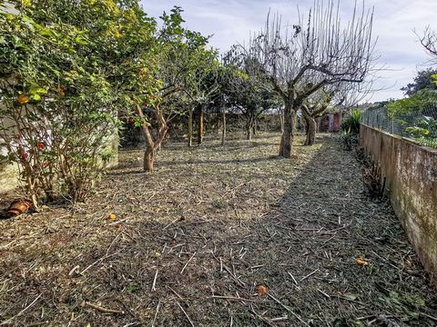 Moradia T2+3 com amplo terreno em Moreira, Maia Se procura calma e privacidade numa zona residencial e se valoriza a vida ao ar livre com um terreno amplo e arborizado, esta moradia é a escolha certa! Localizada em Moreira, na Maia, oferece uma vida ...