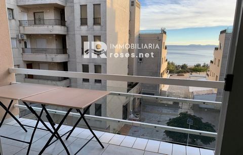 Energy Certificate: M26669W1D This beautiful 63m2 apartment with ocean view is located in Salata Rosas in a condominium with elevator, on the penultimate floor of a small building that has the particularity of serving a single apartment on each floor...