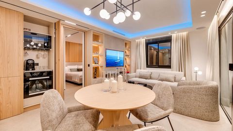 Located in Puerto Banús. Elegant design apartment with Cutting-Edge Technology in Puerto Banús, close to Centro Plaza, the Hard Rock Hotel, and the Casino. Perfect for people looking for a vibrant, international lifestyle with upscale stores and top-...