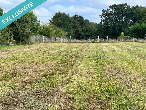 Très beau terrain plat d'environ 460 m2 dans un quartier calme mais proche du centre village, de son école et de ses commerces. Longueur 28 m X largeur 16 m environ. Il sera borné et viabilisé. Le tout à l'égout passe dans la rue ainsi que la fibre. ...