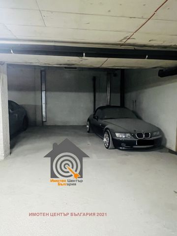 PROPERTY CENTER BULGARIA bietet Ihnen EXKLUSIV zum Verkauf an! Tiefgaragenstellplatz mit einer Fläche von 15,5 m² in einem Neubau mit Nutzungsgenehmigung ab 2016. Ebene -1, Höhe -3,15. Der Parkplatz befindet sich im Bereich 'Studentski', Malinova Dol...