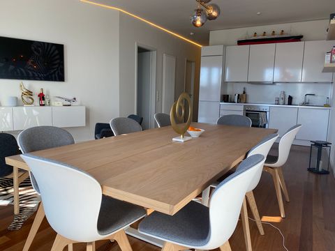 During an upcoming trip to South Africa, I am subletting my modern 2-room apartment in Hamburg's trendy Hafencity. The apartment is located directly on the elegant Überseeboulevard and is only a few minutes' walk from Jungfernstieg or the Elbphilharm...