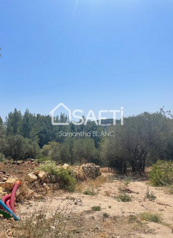 Situé à Bandol, ce terrain de 5329 m² sur plusieurs restanques offre un cadre privilégié au sein de cette commune prisée. Ce terrain se présente comme un espace agricole aux multiples possibilités, pour des projets agricoles divers uniquement ! Borné...