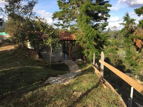 Lot of 2,604 mst2, with irregular topography and slope, in the highest part it has a good view. It has a prefabricated cabin of 36 m2 with a single bedroom with a bathroom, living room, dining room, kitchenette and laundry space. The property also ha...