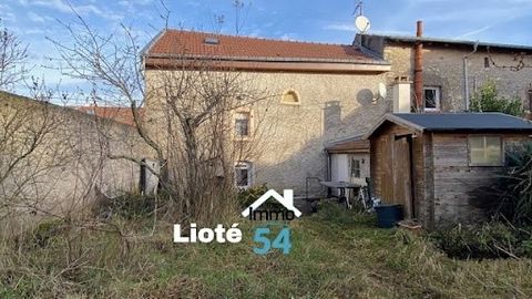 VIRECOURT (54290) Maison 3 ch avec jardin Sandrine Lioté vous propose en exclusivité, à Virecourt, à quelques minutes de la gare et des commerces, une maison de village avec petit jardin et terrasse sur l'arrière. Nous disposons en rez-de-chaussée d’...