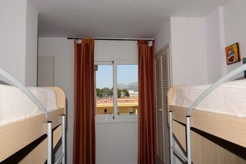 Godetevi il meglio di Estartit in questo delizioso appartamento con 2 camere da letto, che può ospitare fino a 6 persone. Con 55 m² di invitante spazio abitativo, questa proprietà è situata in una posizione perfetta a pochi passi dalla spiaggia, con ...