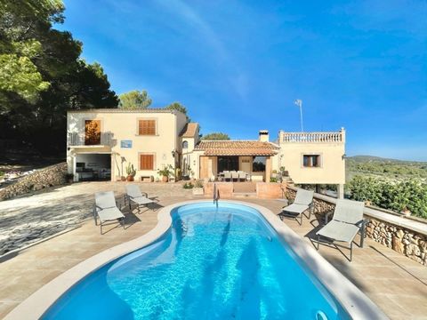 Die Finca ist ein altes mallorquinisches Bauernhaus, das restauriert wurde, um eine komfortable und einladende Unterkunft zu bieten. Es liegt in einer ländlichen Gegend der Insel, umgeben von Landschaft und bietet einen Panoramablick auf die Umgebung...