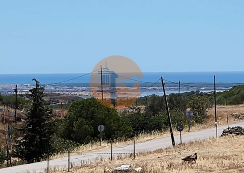 Urban land with 845 m2, located in Cerro do Enho in Castro Marim - Algarve. Plot of land for construction of a single-family house. Possibility of building two floors, or a single storey house. Land with 12 meters in front. Land with open views of th...