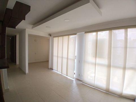 Situé dans le sud de Cali, cet appartement au quatrième étage dispose de DEUX chambres principales avec salle de bains et dressing, DEUX salles de bains, bureau / salle de télévision, kitchenette, buanderie et balcon avec vue intérieure. Comprend des...