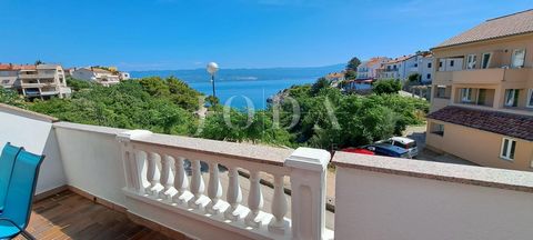 Location: Primorsko-goranska županija, Vrbnik, Vrbnik. An apartment house for sale with a fantastic open view of the sea with seven apartments in a great location only 100 m away from the sea. The house with a gross area of 372 m2 and a net area of 2...