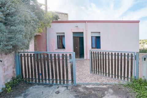 Deixe para trás o frio intenso, os dias cinzentos e o ritmo frenético da cidade. Em Sardenha, em Sedini, espera-o uma nova vida cheia de luz, tranquilidade e autenticidade. Esta casa, no coração do norte da ilha, é o local perfeito para quem deseja u...