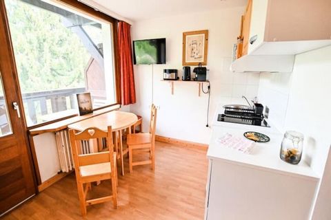 Dieses wunderschöne Apartment im Herzen von Combloux ist der perfekte Rückzugsort für ein Paar und bietet einen gemütlichen und voll ausgestatteten Raum mit einem atemberaubenden Balkon, der einen herrlichen Blick auf die Berge bietet. Der Wohnbereic...