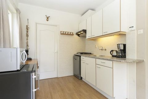 Geräumiges 2-Pers.-Appartement in fußläufiger Entfernung zum Strand des Badeortes De Koog! De Koog ist der angesagte Ort auf der schönen Insel Texel. Nur die Dünen trennen das Dorf vom breiten Sandstrand und dem Meer. Im gemütlichen Zentrum gibt es v...