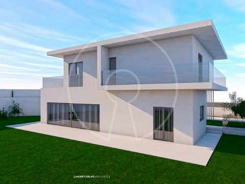 3 bedroom villa with pool and large outdoor area in Vale do Trabuco, Santo António da Charneca. Unique opportunity to acquire a villa under construction, located in the exclusive and quiet area of Vale do Trabuco, in Santo António da Charneca, Barrei...