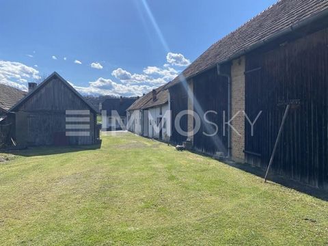 Im idyllischen Südburgenland befindet sich dieses ehemalige Bauernhaus mit sechs Nebengebäuden, welche jede Menge Platz bieten. Zusätzlich zum Wohnhaus stehen somit insgesamt ca. 550 m² Nutzfläche zu Verfügung die als Werkstatt, Atelier, Lager für Ku...