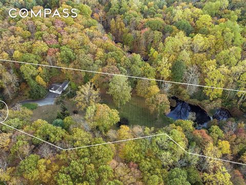 Im Herzen des luxuriösen Anwesens von Bedford warten 6 Hektar Land auf die Schaffung Ihres ultimativen Landhauses. Ein malerischer Teich, ein Poolgelände und hügelige Rasenflächen bieten Ihre Vorlage für unendliche Möglichkeiten. Oder verwenden Sie e...