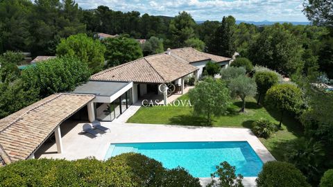Clermont l'Hérault, 30 minutes from Montpellier, 20 minutes from Pézenas, 5 minutes from the Salagou lake. Magnificent Villa of 235 m2 in an exceptional environment. There are places to discover, and this 2,000 m2 property is one of them. The villa r...