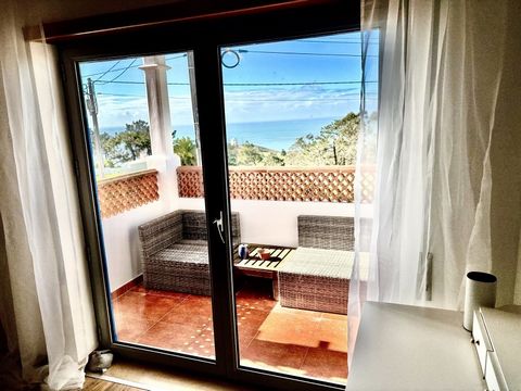 Located in one of the most prestigious areas of Nazaré, this T3 semi-detached house offers a breathtaking panoramic view, with a direct view over the iconic Praia da Nazaré and the imposing Serra da Pescaria, in the Famalicão parish. The location is ...