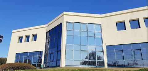 Bureau de 45m2 vendu loué Saint Quentin Fallavier