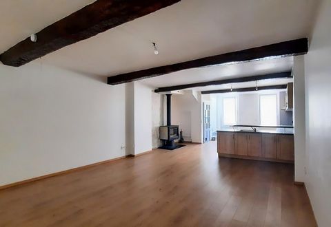 Maison de village rénovée avec terrasse et garage