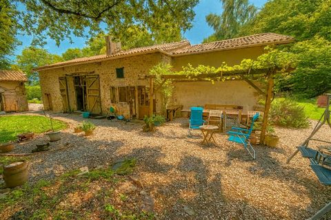 Etagnac - Maison en caractre - 5 pieces - 174m2 - habitables - terrain et dependences - 16150