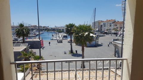 A saisir - très belle opportunité Sur le centre port du Cap d'Agde, cet appartement de 36 m² offre un emplacement idéal pour y séjourner une grande partie de l' année. Niché dans un quartier prisé, à proximité de commerces, restaurants et transports ...