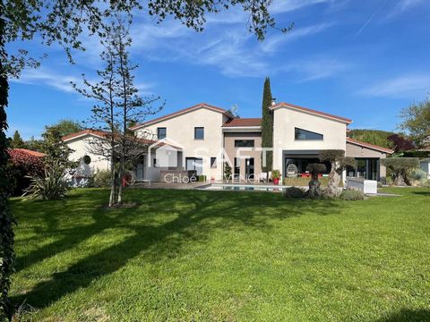 Maison d'exception de 240 m², 6 chambres, piscine