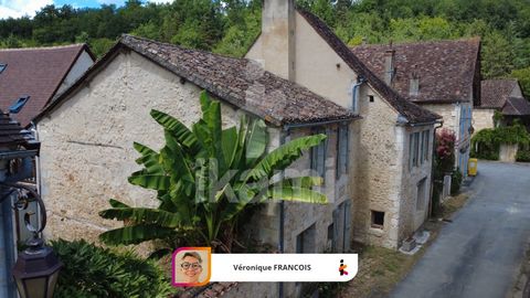 Dès l’entrée, cette maison séduit par son authenticité et sa luminosité. L'espace de vie se compose d'une cuisine ouverte sur son coin repas, d'un salon convivial, réchauffé par une cheminée, le tout accompagné d’un garage-cellier ainsi que d’un WC a...