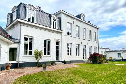 Le chateau Blanc, avec Maison de gardien et Parc de verdure