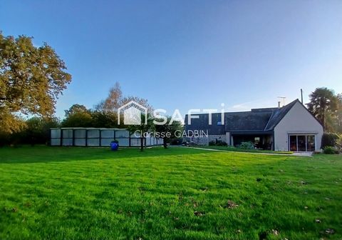 Magnifique propriété avec longère rénovée avec 3 chambres, piscine couverte, 16 hectares de terrain dont bois