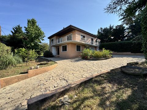 AU CALME ABSOLU : Charmante maison à Millery - Potentiel incroyable sur 2500 m² de terrain non divisible