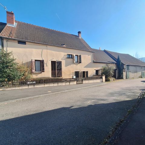Maison avec plusieurs dépendances