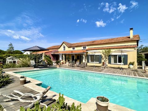 Au cœur d’un environnement préservé, découvrez cette demeure de prestige aux volumes généreux et aux prestations raffinées. Édifiée sur un terrain d’environ 6 000 m2, elle offre une surface habitable de plus de 453 m2, harmonieusement répartie entre ...