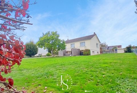 Maison de plain-pied sur sous-sol semi-enterré, refaite à neuf