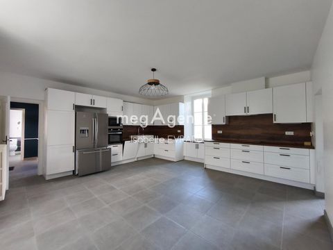 MAISON 2 GRANGES ET TERRAIN 3000 M2