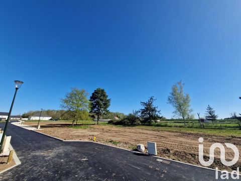 iad France - Ali Kucuk vous propose: NOUVEAU ! TERRAIN EXCEPTIONNEL À SAISIR À BRIARE ! Opportunité rare de 734m² pour votre projet immobilier ! - Emplacement idéal pour concrétiser vos rêves de construction. - Terrain viabilisé - Libre constructeur ...