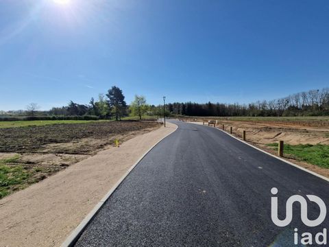 iad France - Ali Kucuk vous propose: NOUVEAU ! TERRAIN EXCEPTIONNEL À SAISIR À BRIARE ! Opportunité rare de 678m² pour votre projet immobilier ! - Emplacement idéal pour concrétiser vos rêves de construction. - Terrain viabilisé - Libre constructeur ...