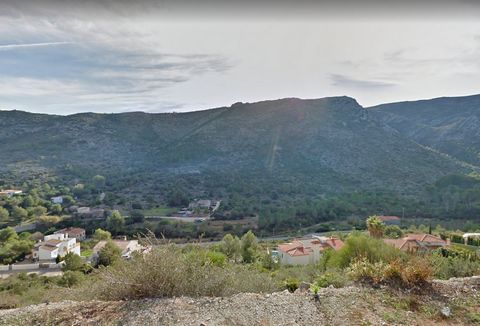 Large southeast facing plot of 1874m2 located in the La Solana urbanisation, near Pedreguer. Conveniently located for the La Marina shopping centre and AP7 motorway. Within 20 minutes of the coast and 15 minutes from the La Sella golf course and spa ...