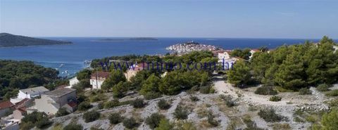 Large land of 4000 sq.m. for sale, situated in a quiet area near Primošten, Burnji, approx. 4,5 km from the sea. A part of the land of 1000 sq.m. belongs to the building zone. This property features access road and offers gorgeous panoramic views of ...