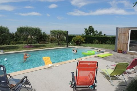 Ideal for a group, there is a luxurious villa in Nailloux. It has 4 bedrooms for you to stay and offers a private swimming pool and bubble bath for you to refresh and rejuvenate. It can host up to 8 people at a time. The nearest restaurants if you wi...
