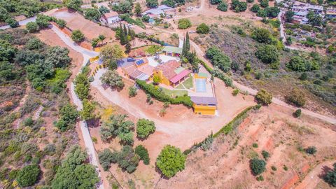Rustic Finca close to Aleman shcool and Golf Club of Mijas Costa. The Finca had in total 14.500m2 with amazing views to the mountain and sea. the property owns many lemon trees, apple trees, fig trees and pomegranates. The finca is composed of 2 floo...