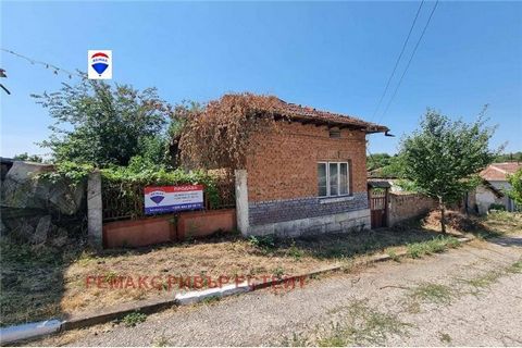 RE/MAX River Estate presents EXCLUSIVE one-storey house in the center of the village of Trastenik. The property consists of a yard with an area of 1250sq.m. with an adjoining well, open parking spaces and an outdoor toilet. The residential building h...