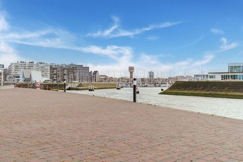 This spacious ground-floor apartment with 3 bedrooms is located in a side street of the shopping street and a 5-minute walk from the seafront. Layout: fully equipped kitchen, living room with sofa bed, 2 bedrooms with double bed, a 3rd bedroom with b...