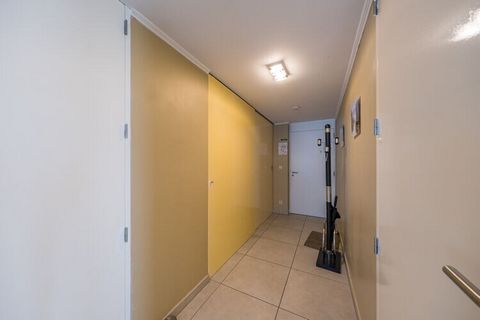 Corner flat located on the ground floor with 2 bedrooms (1 with double bed and 1 with bunk bed).  There is a cosy living room (sofa bed for 2 persons), lots of light (large windows), an open equipped kitchen, bathroom with walk-in shower and a separa...