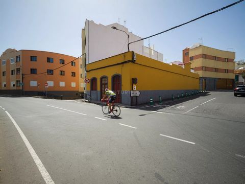 Les presentamos un edificio a reformar de una sola planta en Bañaderos, en la costa norte de Gran Canaria en el municipio de Arucas.La costa norte de Gran Canaria es conocida por sus playas de arena negra, acogedoras calas y piscinas naturales, como ...