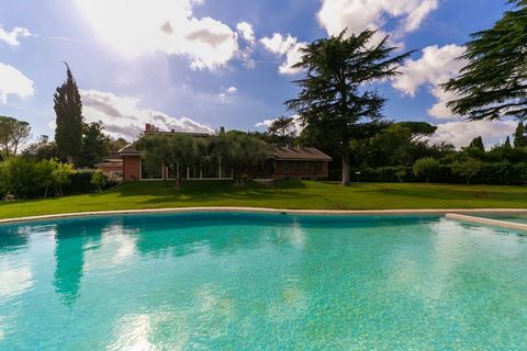 Olgiata By many it is called the Roman Beverly Hills, for its beautiful villas, green parks and the inhabitants of elites. The expanses of green available to the consortia, the clean air, the opportunity to play sports at the Golf Club, the Country C...