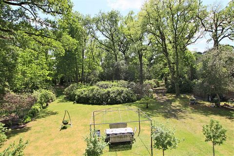Lovers of nature and calm? Come and discover this beautiful house of character of 147m ² located between Bordeaux and the Bassin d'Arcachon. Surrounded by its sublime park of 14,000m², this house consists on the ground floor of an entrance, a bright ...