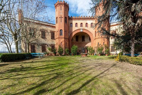Castle for sale in Baldissero D'Alba (CN) - Piedmont The fortress built at the beginning of the year 1200, for a long time a fiefdom of a branch of the noble Roman family of the Colonnas, as well as a cultural treasure of the Roero. After various Sav...