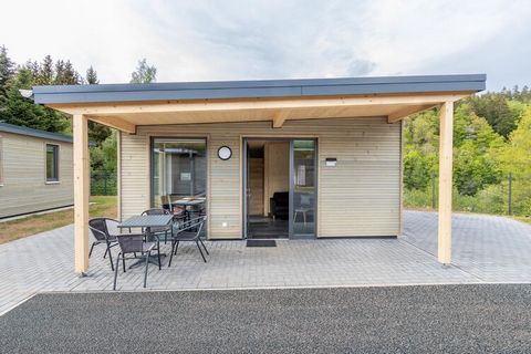 Ce charmant bungalow est équipé de tout le confort et d'un emplacement idéal près du Kronenburger See. Vous restez confortablement avec votre partenaire. Moyennant un supplément, vous pourrez également utiliser le sauna, le lave-linge et les vélos él...